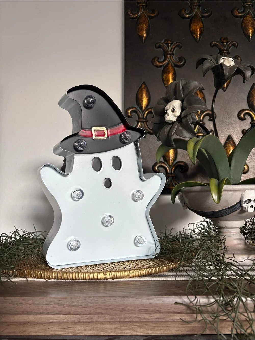 🆕HTF Adorable Marquee Ghost